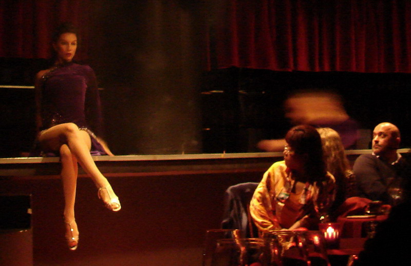Rojo Tango Show performance beside public