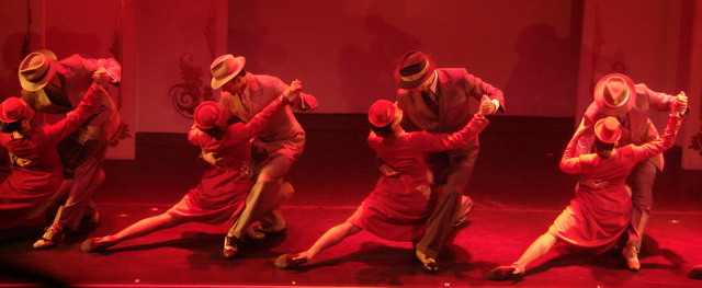 Ano nuevo en Cafe de los Angelitos Show de Tango en Buenos Aires Cuerpo de bailarines