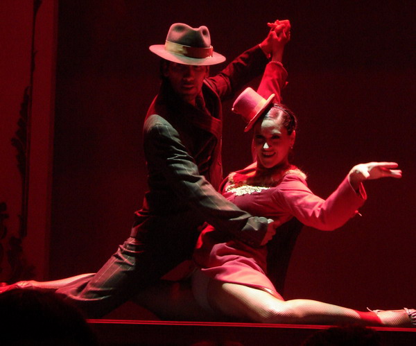 Cafe de los Angelitos Tango show Buenos Aires dancers